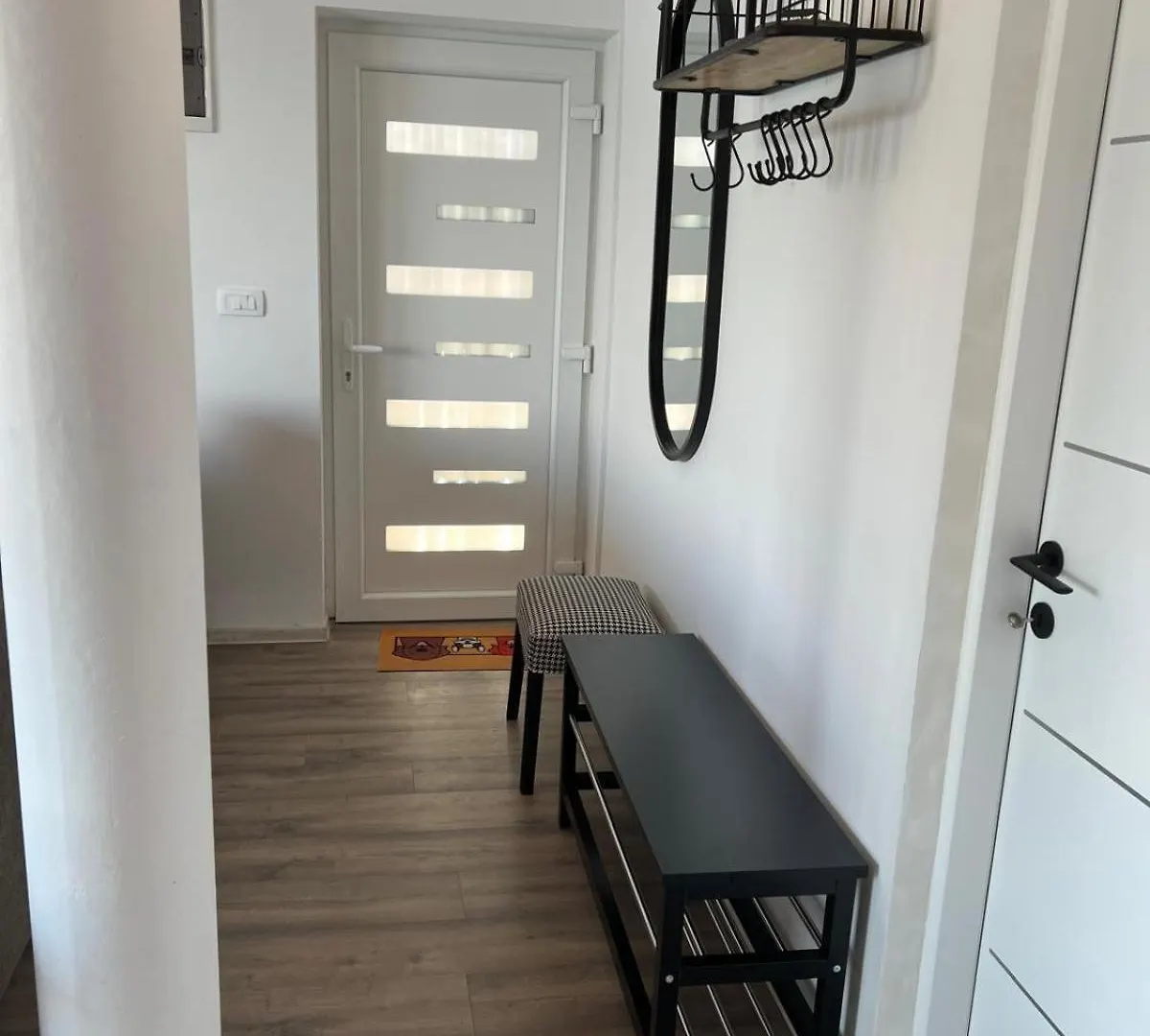 Pet Friendly Cozy Apartments Near Beach Donji Karin