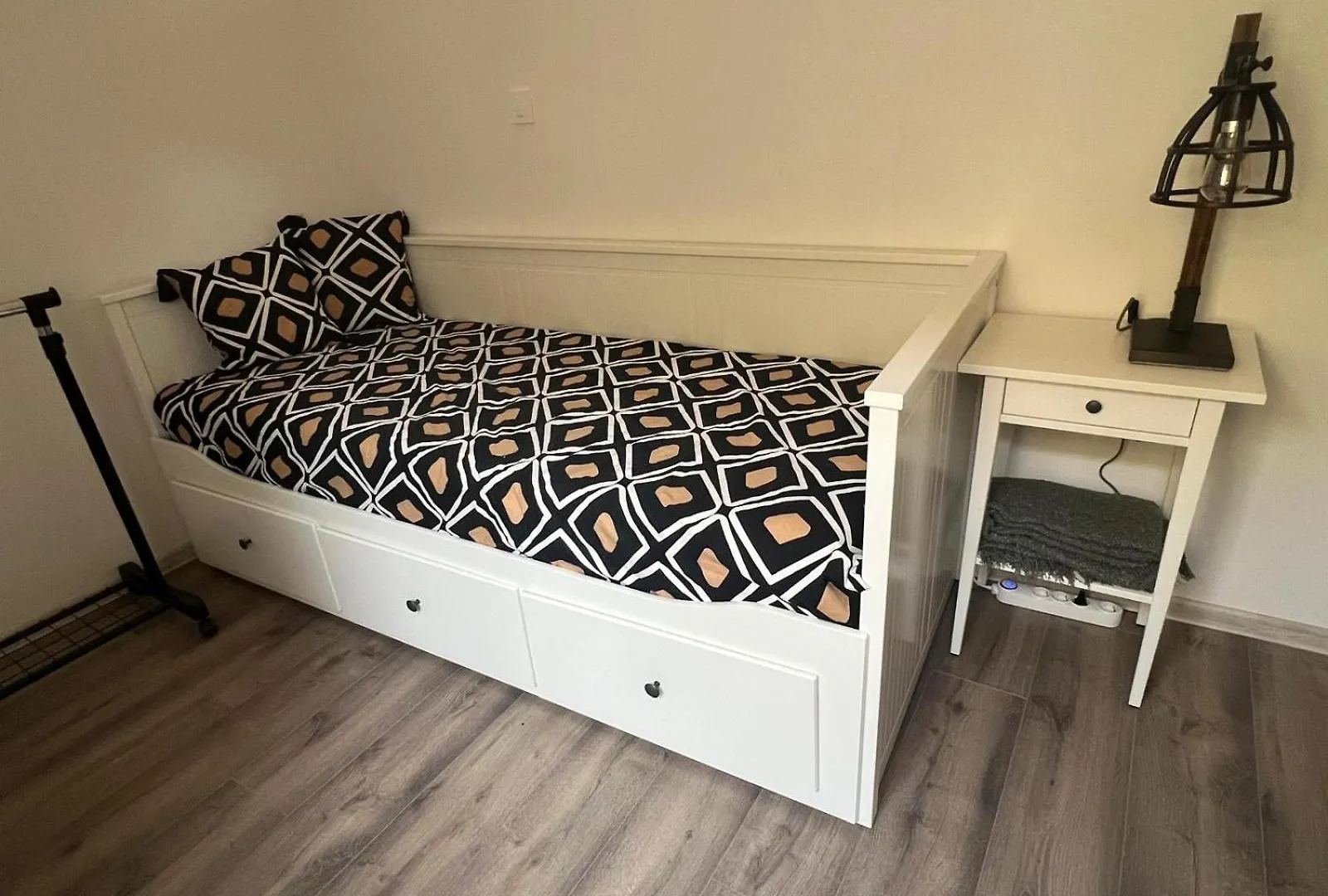 Pet Friendly Cozy Apartments Near Beach Donji Karin Croácia