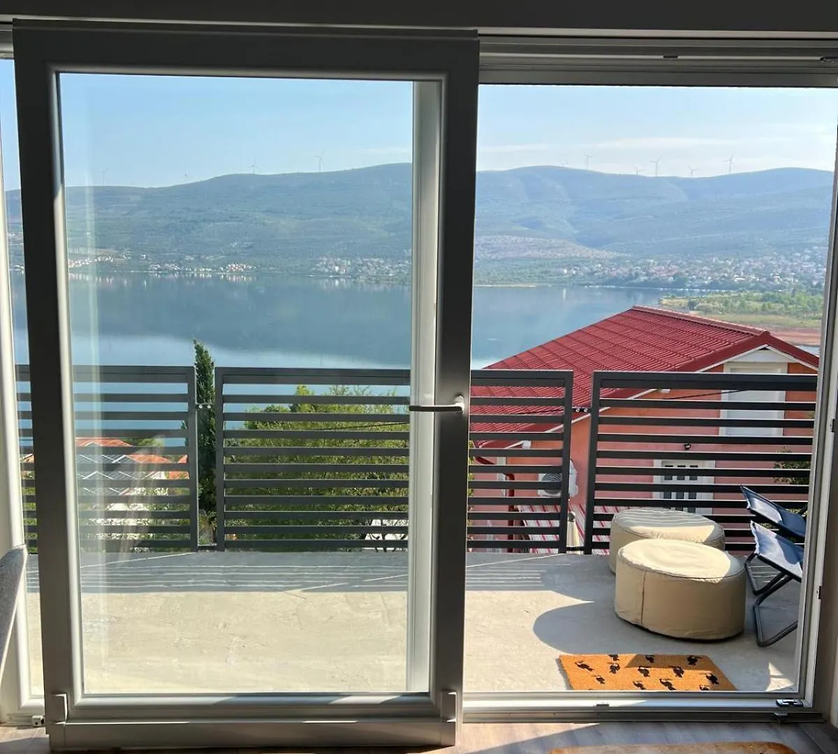 Pet Friendly Cozy Apartments Near Beach Donji Karin 0*,  Croácia